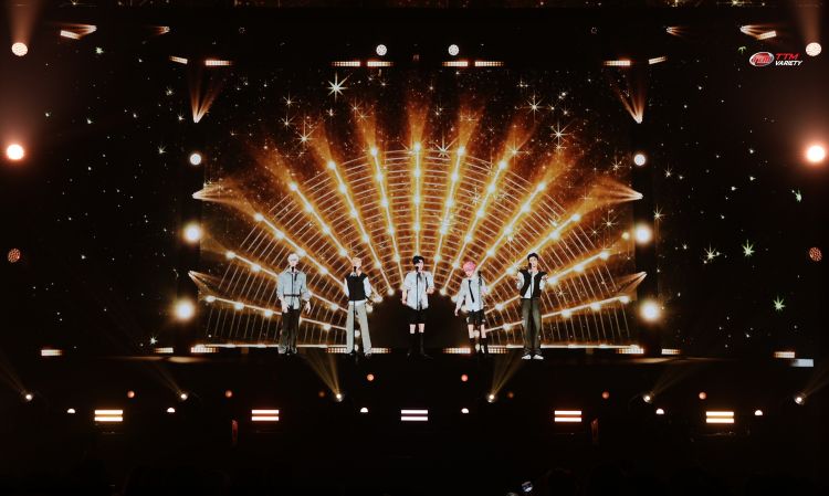 "พวกเราสัญญาว่าจะเป็นศิลปินที่เท่มากยิ่งขึ้น" PLAVE เปิดประสบการณ์ใหม่ของคอนเสิร์ตเสมือนจริงที่ไม่เคยมีมาก่อน!